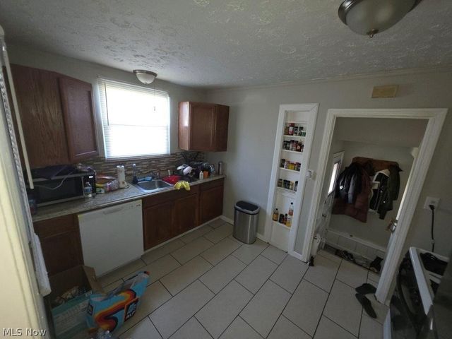 367 E 211th Street, Euclid, OH 44123