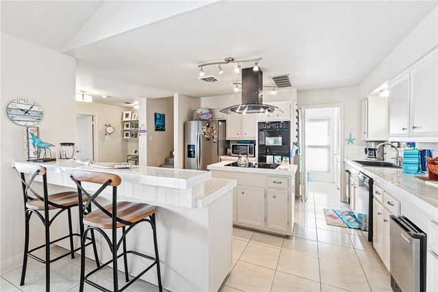 13758 HAWKSNEST BAY Dr, Corpus Christi, TX 78418