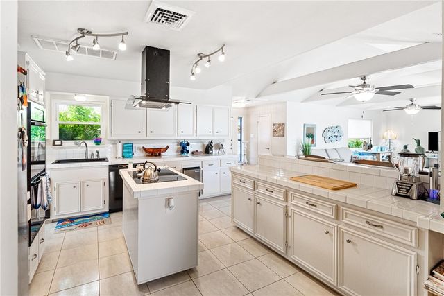 13758 HAWKSNEST BAY Dr, Corpus Christi, TX 78418