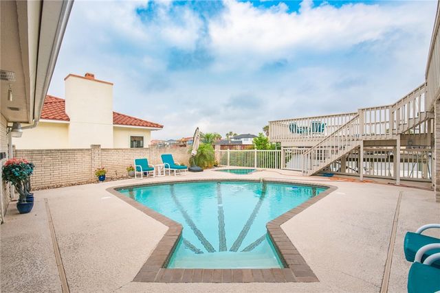 13758 HAWKSNEST BAY Dr, Corpus Christi, TX 78418