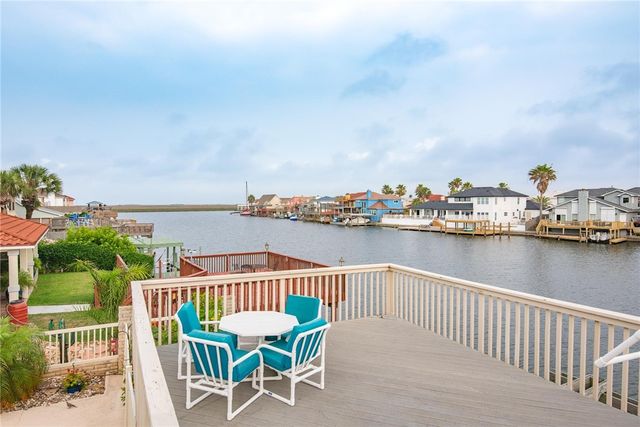 13758 HAWKSNEST BAY Dr, Corpus Christi, TX 78418