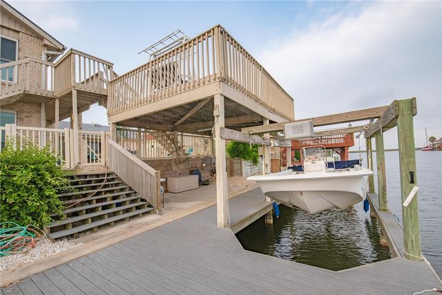 13758 HAWKSNEST BAY Dr, Corpus Christi, TX 78418