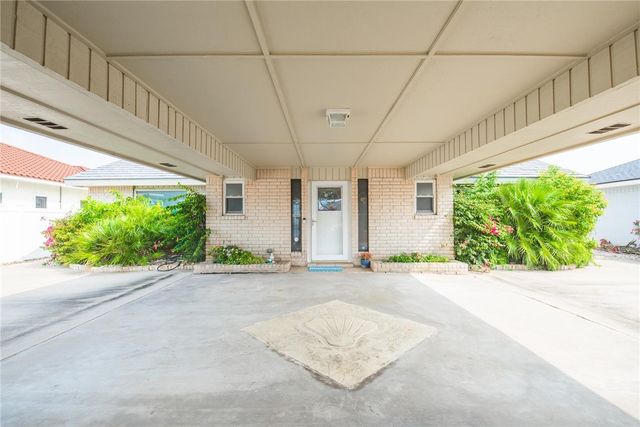 13758 HAWKSNEST BAY Dr, Corpus Christi, TX 78418