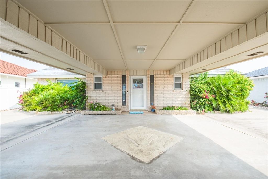 13758 HAWKSNEST BAY Dr, Corpus Christi, TX 78418 — photo 5