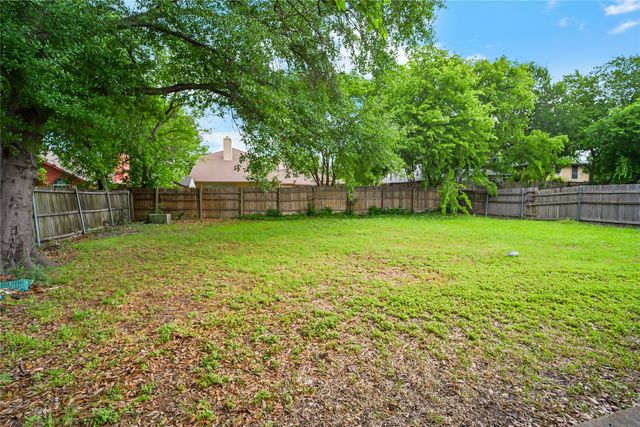 834 Brian Drive, Grand Prairie, TX 75052