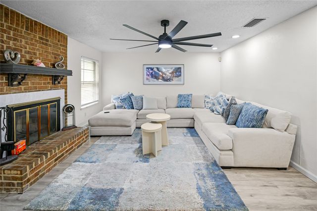 834 Brian Drive, Grand Prairie, TX 75052