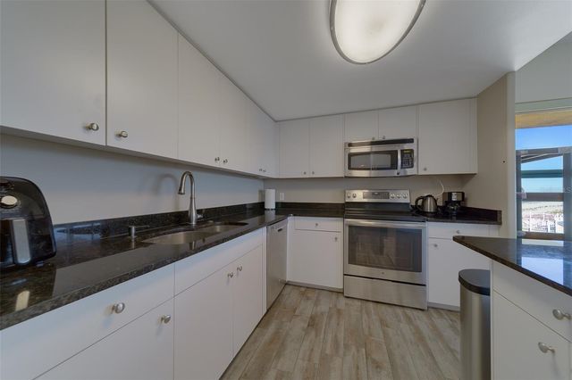 880 MANDALAY AVENUE N414, Clearwater Beach, FL 33767