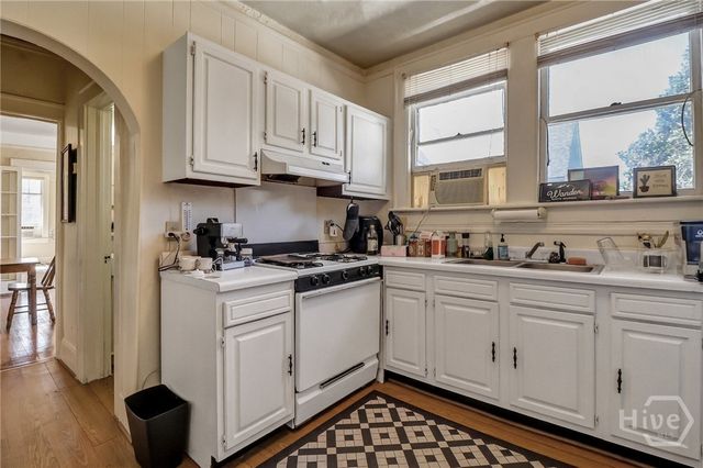 210 E 48th Street, Savannah, GA 31405