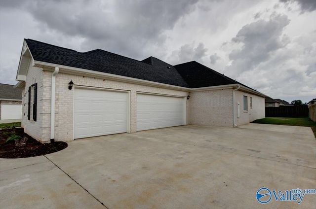 26415 Birkshire Lane, Athens, AL 35613