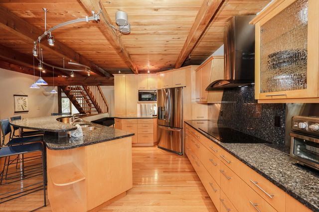 4 Windsor Boulevard, Londonderry, NH 03053