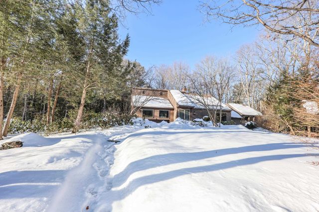 4 Windsor Boulevard, Londonderry, NH 03053