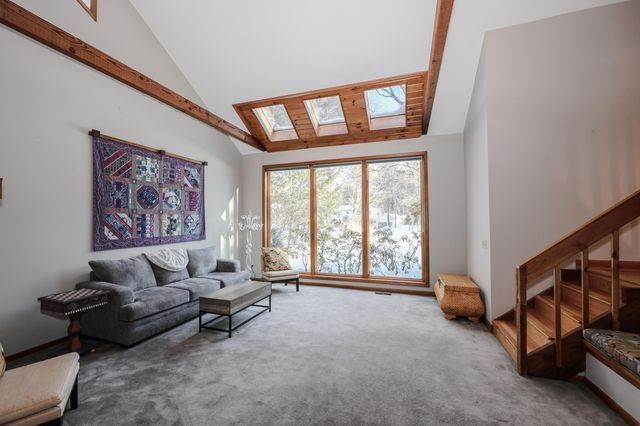 4 Windsor Boulevard, Londonderry, NH 03053