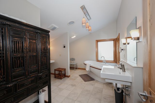 4 Windsor Boulevard, Londonderry, NH 03053