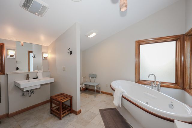 4 Windsor Boulevard, Londonderry, NH 03053