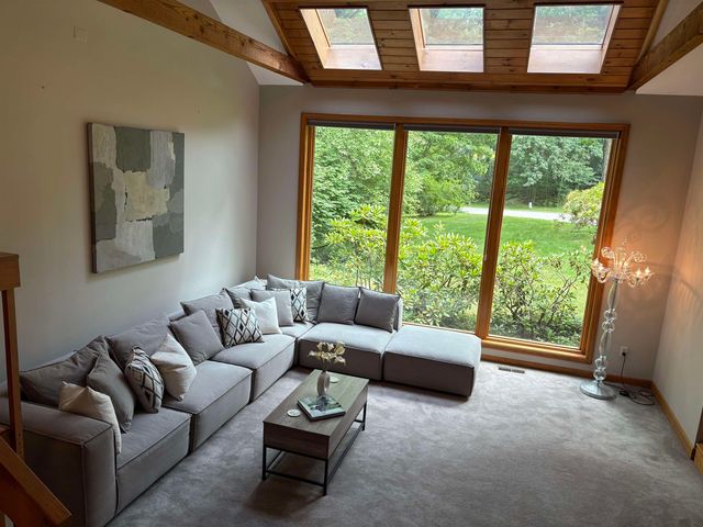 4 Windsor Boulevard, Londonderry, NH 03053