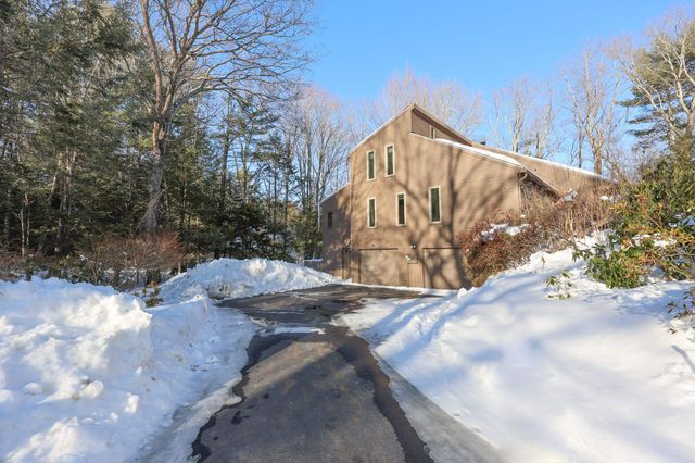 4 Windsor Boulevard, Londonderry, NH 03053