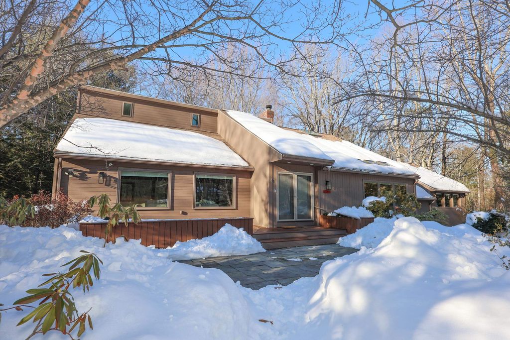 4 Windsor Boulevard, Londonderry, NH 03053