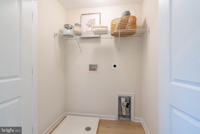 27 WHITAKER CT, Millville, NJ 08332