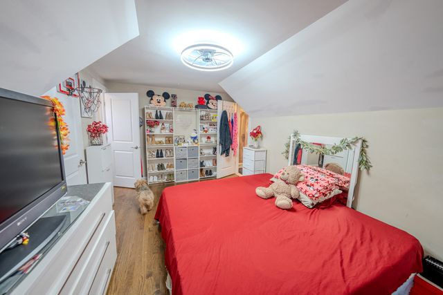 5650 S Newland Avenue, Chicago, IL 60638