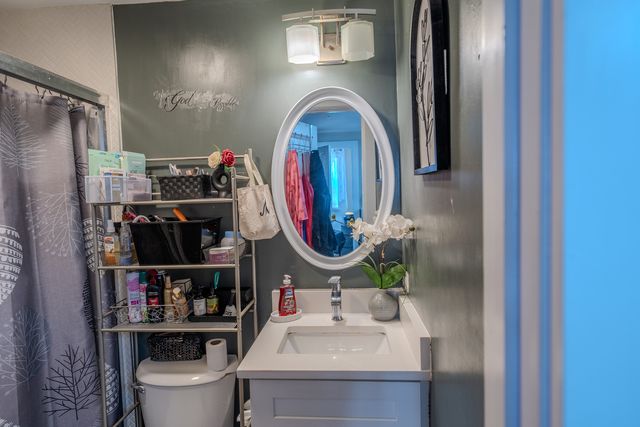 5650 S Newland Avenue, Chicago, IL 60638