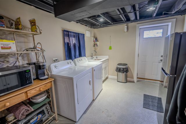 5650 S Newland Avenue, Chicago, IL 60638