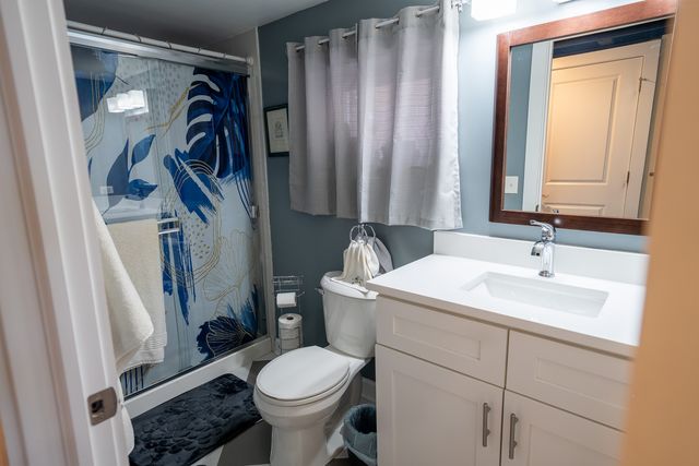 5650 S Newland Avenue, Chicago, IL 60638