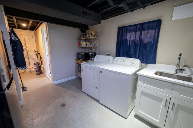 5650 S Newland Avenue, Chicago, IL 60638