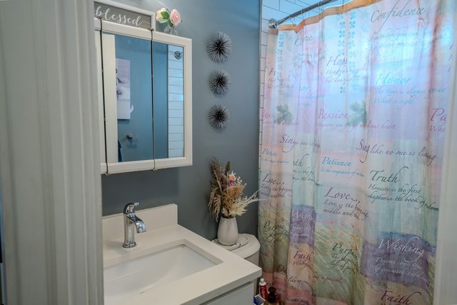 5650 S Newland Avenue, Chicago, IL 60638