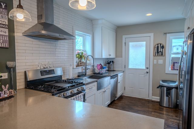 5650 S Newland Avenue, Chicago, IL 60638