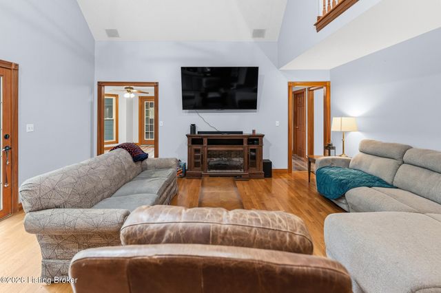 180 Bowman Ct, Mt Washington, KY 40047