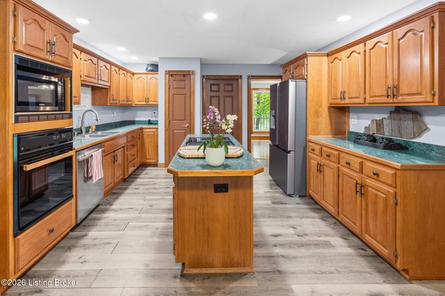 180 Bowman Ct, Mt Washington, KY 40047