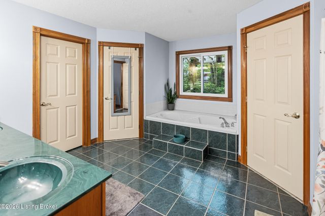 180 Bowman Ct, Mt Washington, KY 40047