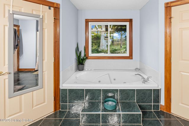 180 Bowman Ct, Mt Washington, KY 40047