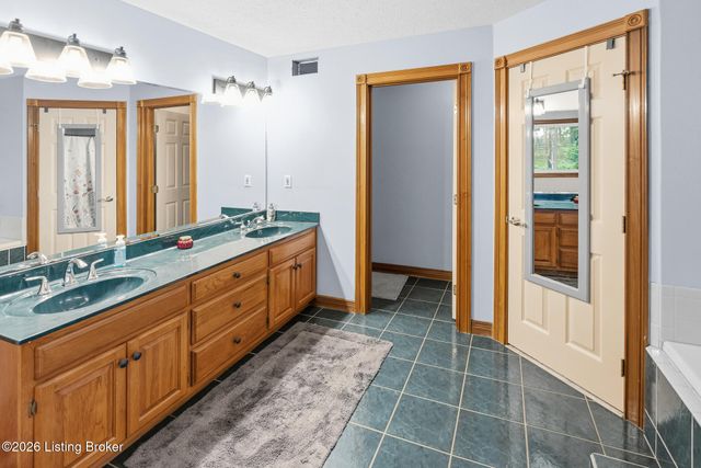 180 Bowman Ct, Mt Washington, KY 40047