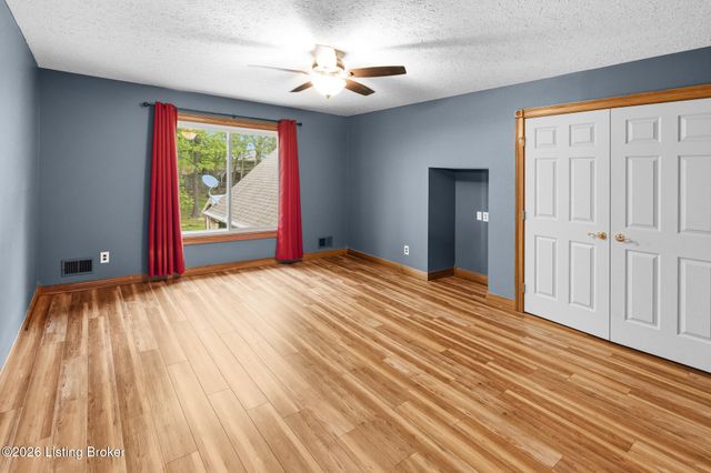 180 Bowman Ct, Mt Washington, KY 40047