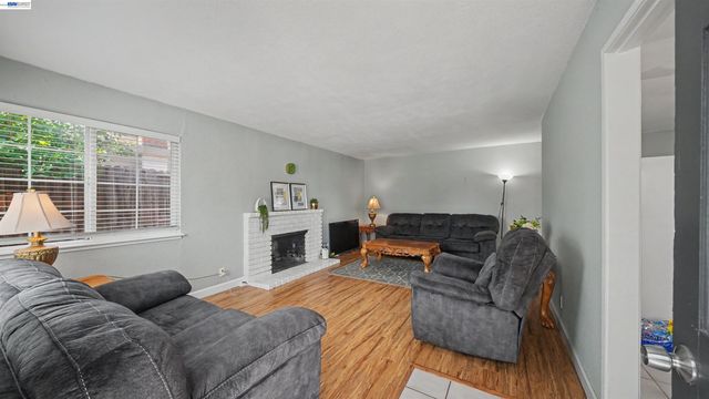200 Riverside Pl, Bay Point, CA 94565