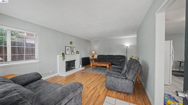 200 Riverside Pl, Bay Point, CA 94565