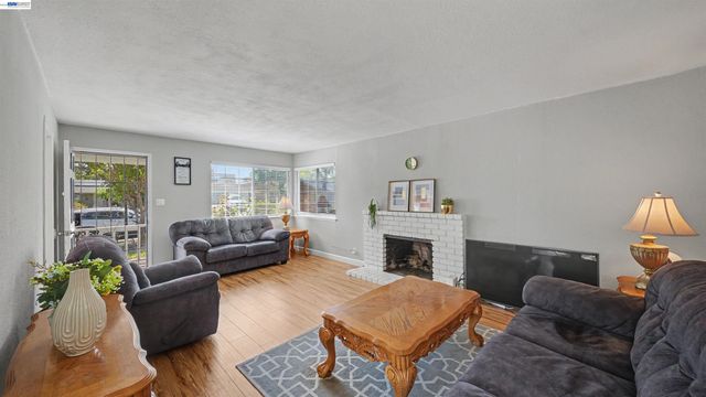 200 Riverside Pl, Bay Point, CA 94565
