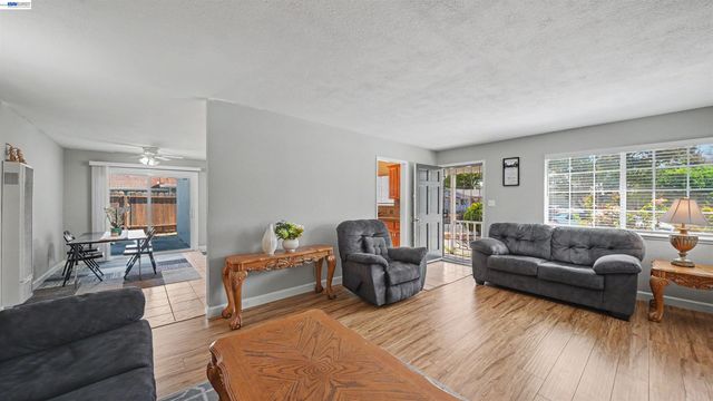 200 Riverside Pl, Bay Point, CA 94565