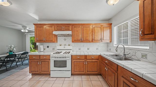 200 Riverside Pl, Bay Point, CA 94565