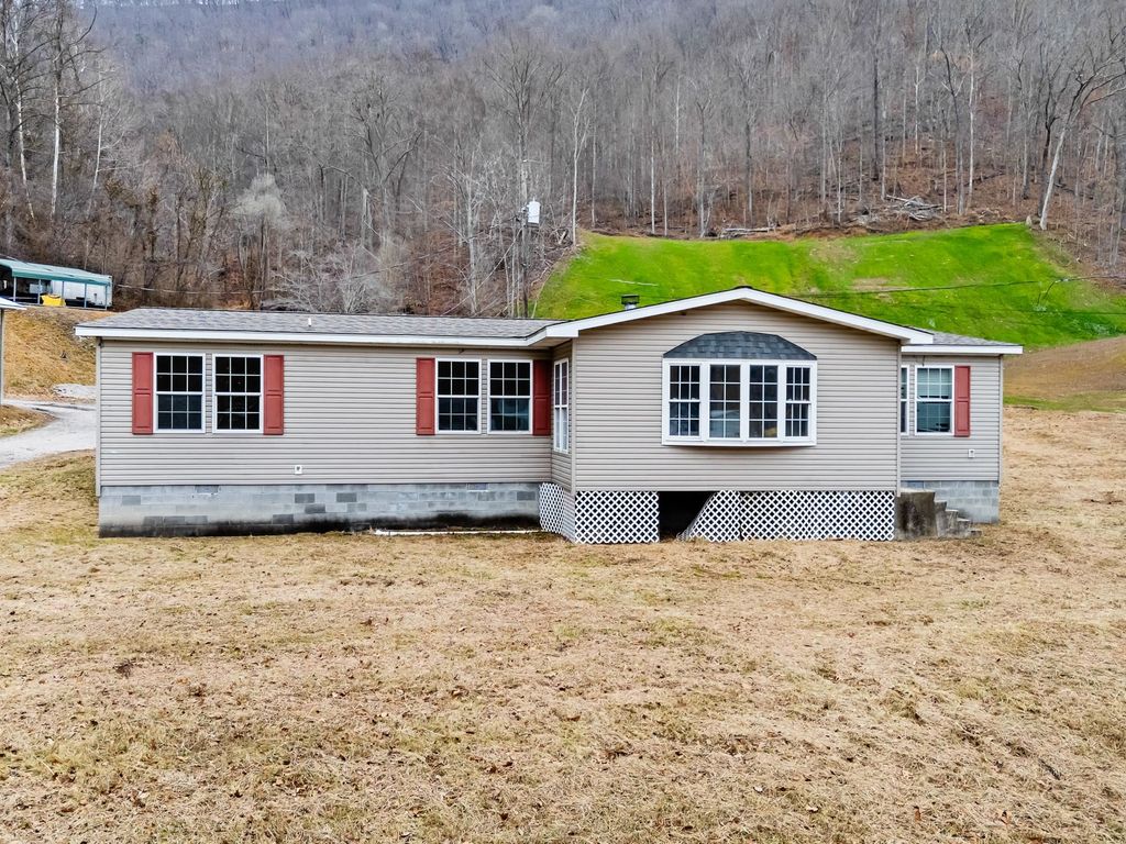 56 Price Petry Drive, Madison, WV 25130
