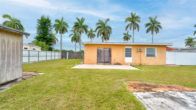 9840 SW 48th St, Miami, FL 33165