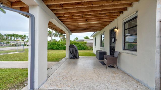 9840 SW 48th St, Miami, FL 33165