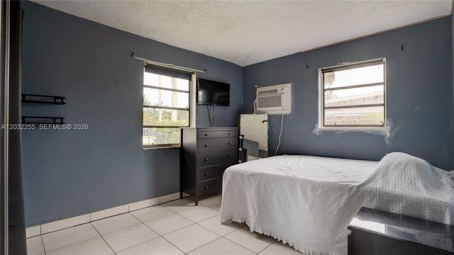 9840 SW 48th St, Miami, FL 33165