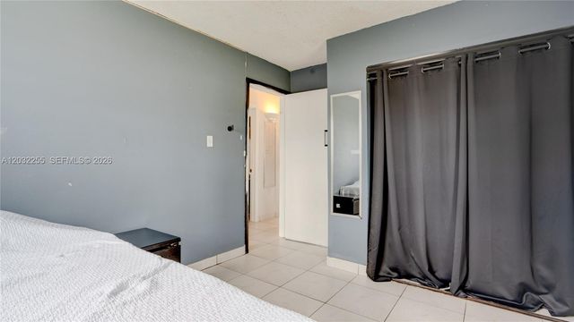9840 SW 48th St, Miami, FL 33165