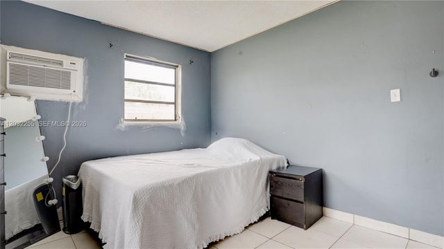 9840 SW 48th St, Miami, FL 33165