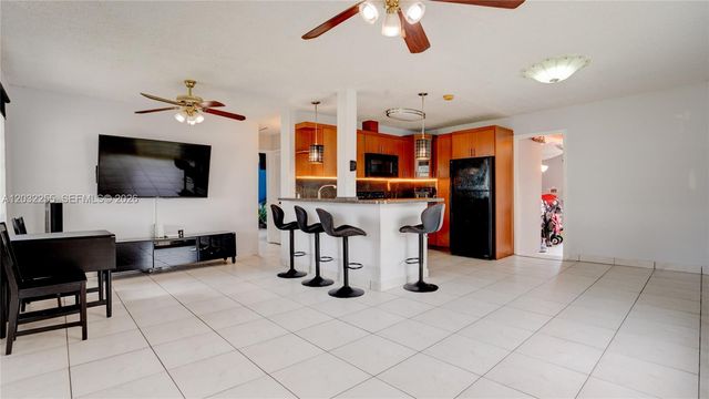 9840 SW 48th St, Miami, FL 33165