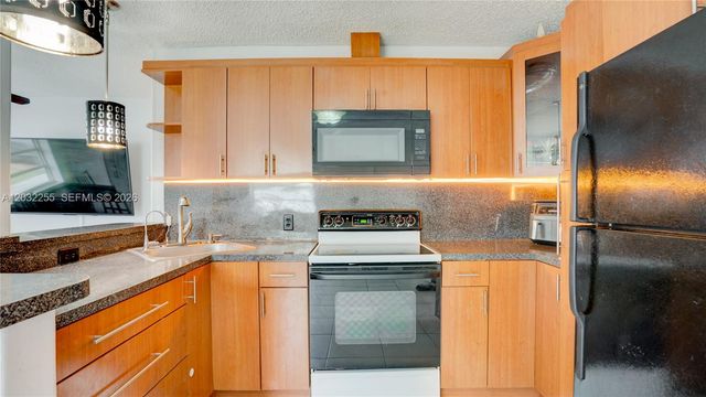 9840 SW 48th St, Miami, FL 33165