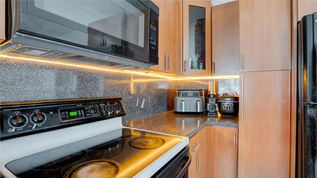 9840 SW 48th St, Miami, FL 33165