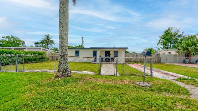 9840 SW 48th St, Miami, FL 33165